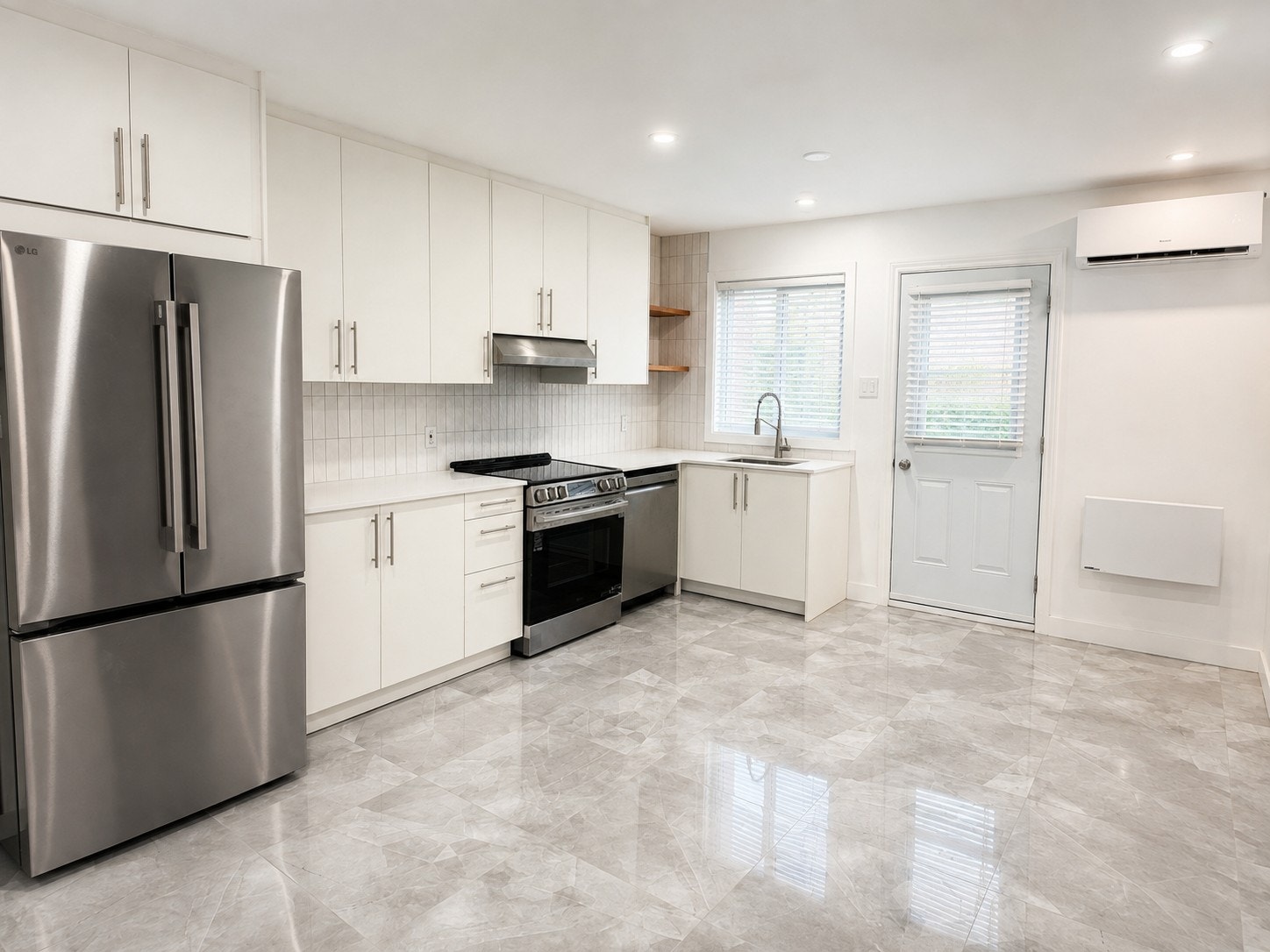 Rénové avec Électroménagers Neufs/Renovated with New Appliances — photo 1
