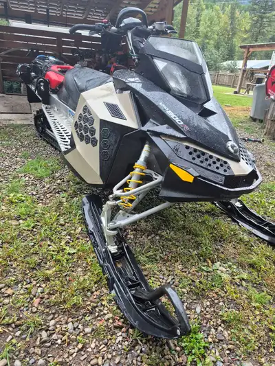 2008 Summit 800 163 Used for ski touring, runs great, well maintained. Reverse, grip heaters, electr...