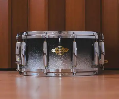 Prestine condition 10 lug maple snare with diecast hoops. New heads and new Puresound custom wires....