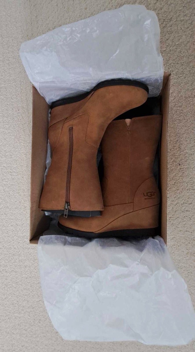 Brand New UGG W Joely size 6-7  boots. in Women's - Shoes in Oshawa / Durham Region - Image 4