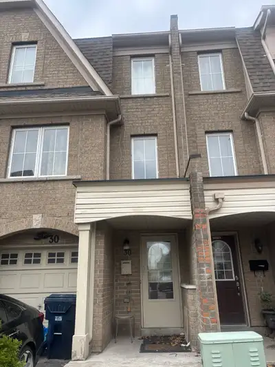 Shared Room for Female – Available from December 1st | Scarborough (Kennedy & Lawrence) Suitable for...