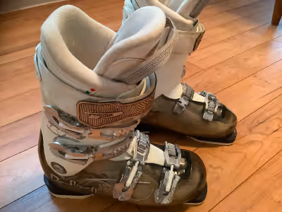 PRODUCT: Downhill Ski Boots GENDER: Women BRAND: Dalbello 12 MODEL: Mantis SIZE: 26.5 (equivalent of...
