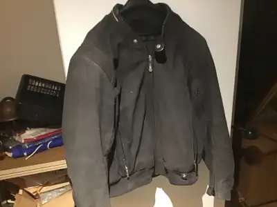 manteau BMW Atlantis Pro,cuir nubuck imperméable,gr 42 , $175.00aussi casque BMW enduro gr 59-60 $15...