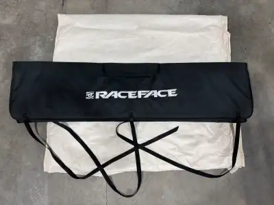 Raceface T2 tailgate bike pad, full size, in brand new condition. Fits full-size truck tailgates and...