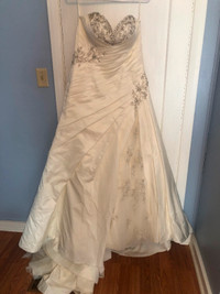 Wedding gown, Morilee , size 12, built in bra, corset back