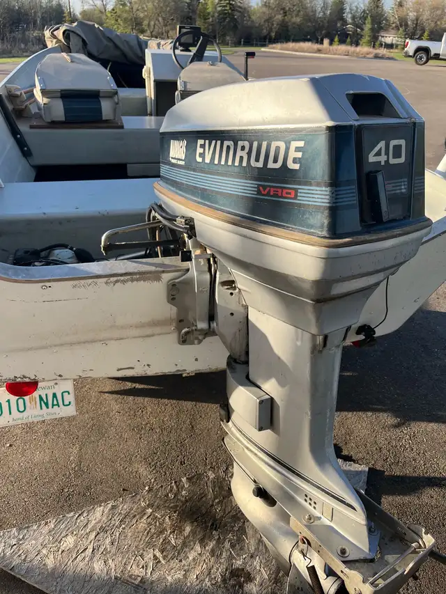 16’ fishing boat  in Powerboats & Motorboats in Saskatoon - Image 7