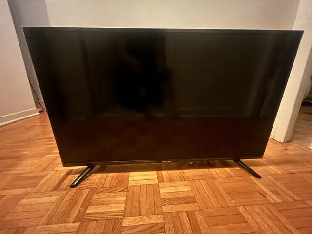 Sharp TV in TVs in City of Montréal - Image 3