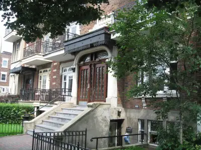 Plateau 4 ½ avec cour près du métro laurier