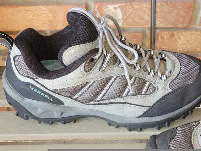 Women's Merrill Low Hiking Shoes in Women's - Shoes in Calgary - Image 4