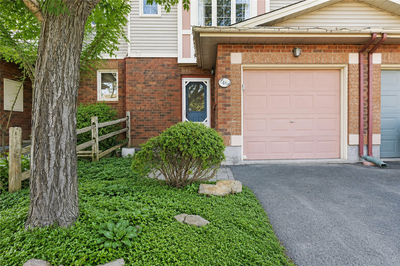 This is a Beautiful 3 bed, 3 bath town home in a family-oriented neighborhood with easy access to al...