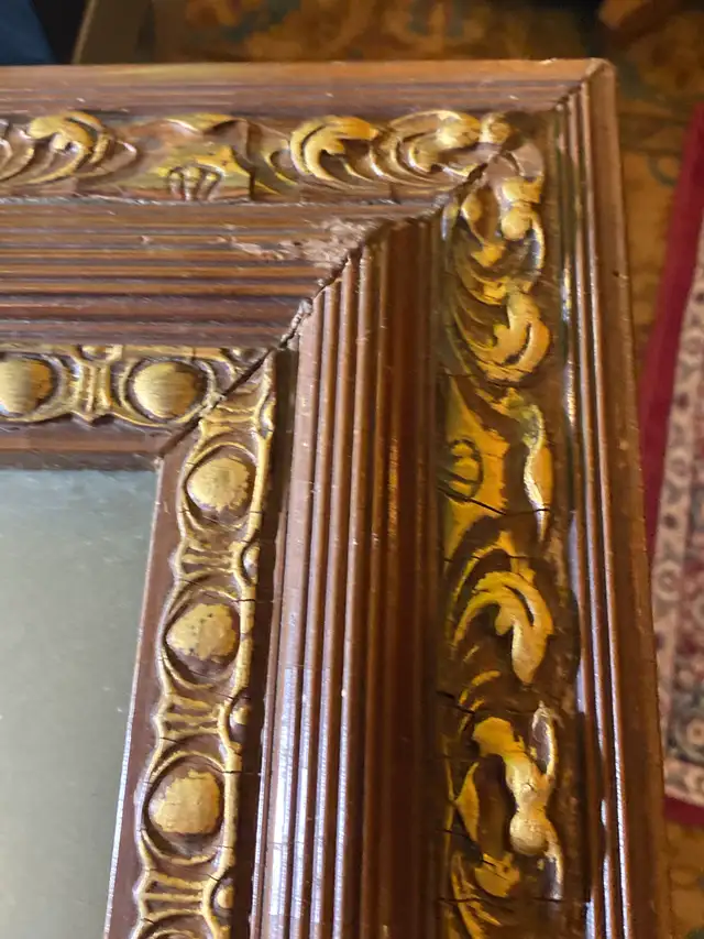 Antique Picture Family Frame Carved Wood & Convex Glass in Arts & Collectibles in Vancouver - Image 4
