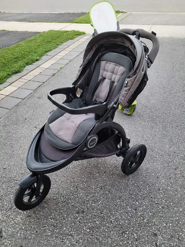 stroller in Strollers, Carriers & Car Seats in Markham / York Region - Image 2