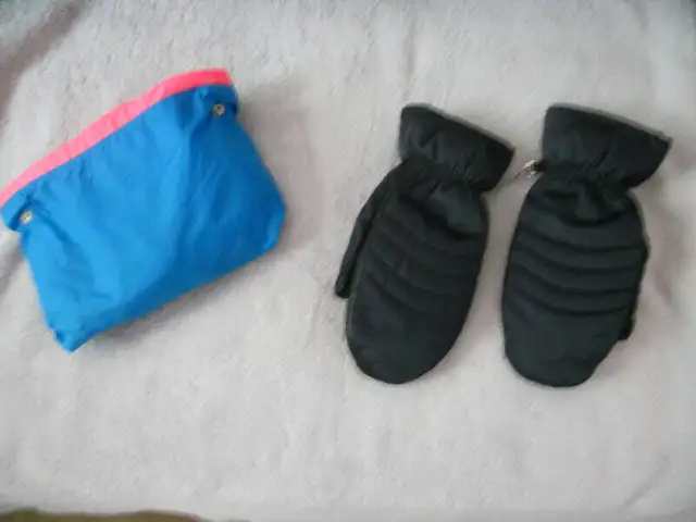 Scarf, Shawl, & Mitts in Women's - Other in Oshawa / Durham Region - Image 9