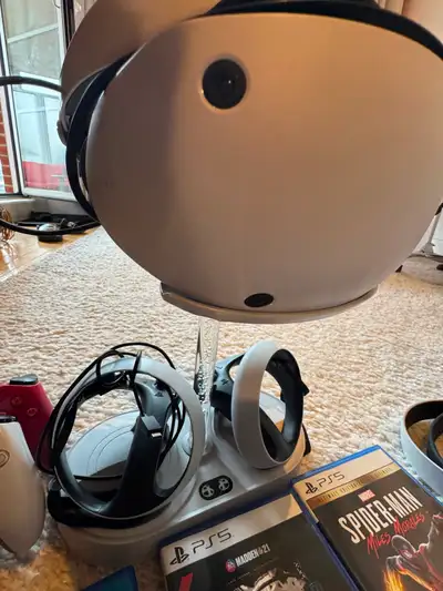 PlaySratikn 5 + PSVR2 + accessories and games, View more