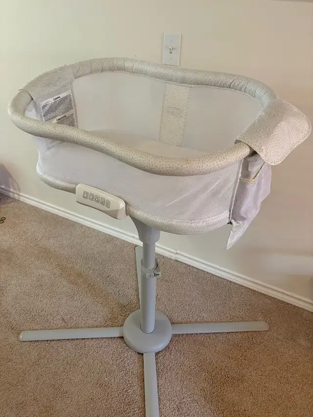 Bundle: Halo Swivel Bassinet + Skip Hop + Diaper 