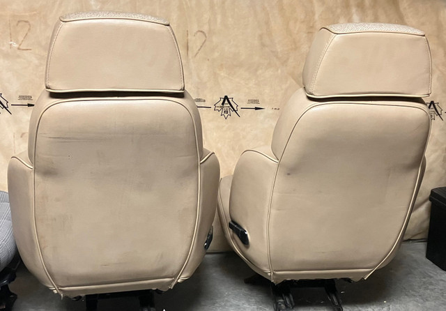 Jeep Cherokee XJ front seats in Auto Body Parts in Norfolk County - Image 4