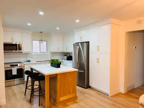 Avail. Sept. 1st .Beautifully decorated renovated three bedroom home on West mountain near Ancaster....
