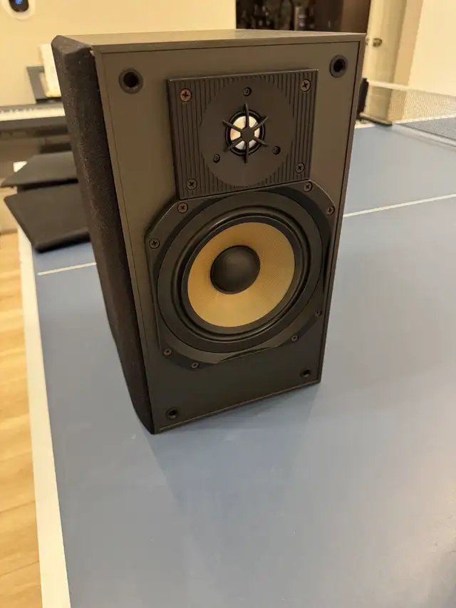 Paradigm Studio 100 V. 2, 2 Floor standing with centre and rear in Speakers in City of Toronto - Image 7