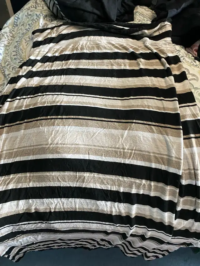 Long Skirt No Slit XL in Women's - Bottoms in Mississauga / Peel Region - Image 3