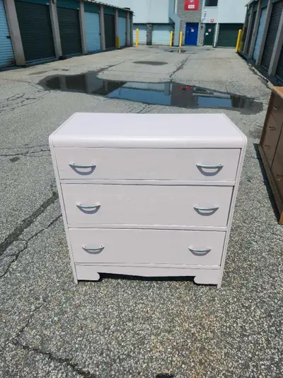 Dresser pink, View more