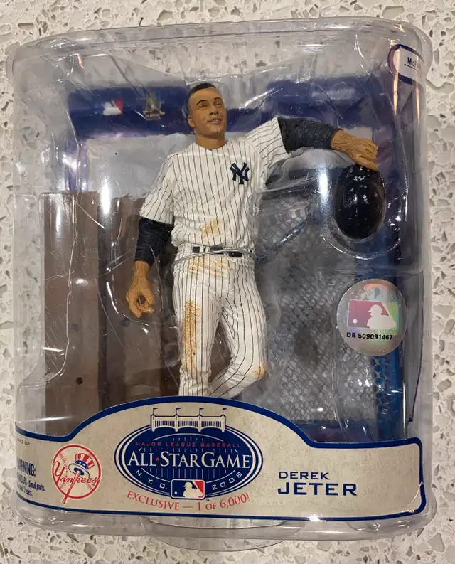 Lot of 6 McFarlane MLB Sports Picks Derek Jeter figures.  in Toys & Games in Ottawa - Image 9