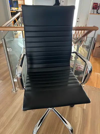 Chaise de bureau cuir noir et chrome, View more