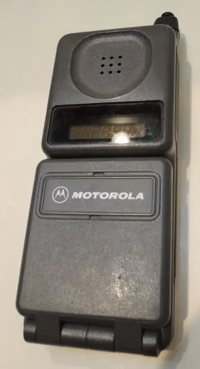 Vintage Motorola DPC550 Cellular Flip Phone 76722CARSA, View more