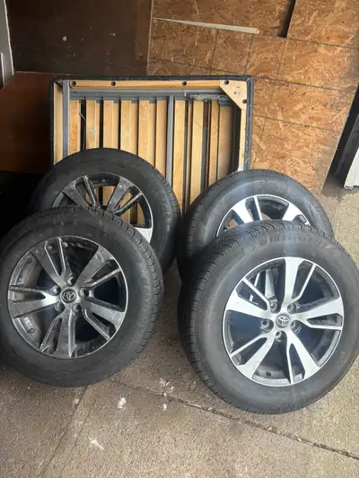 Uniroyal tyre used for 1 months only 225/55r17 asking $350, Travel trailer , surveyor model, 2006 ye...