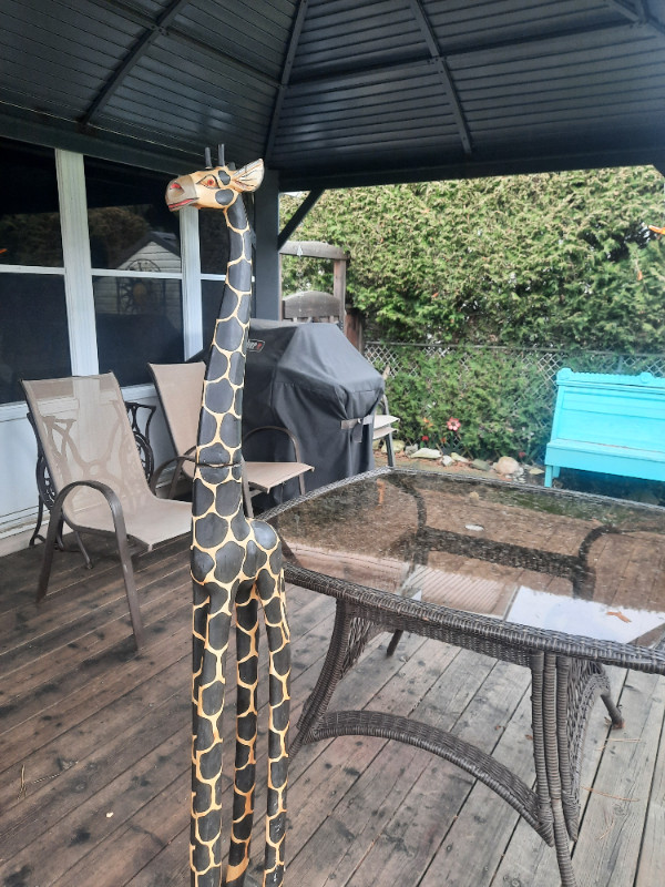 Tall giraffe in Home Décor & Accents in Norfolk County - Image 3
