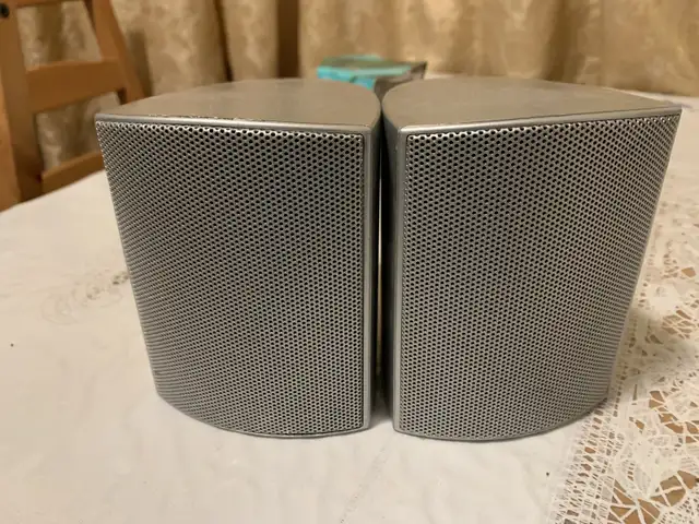 Set of Speakers in Speakers in Calgary - Image 4
