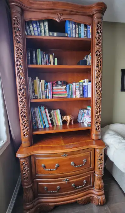 Antique like bookshelf in good condition is awaiting for you, great peace of old style furniture in...