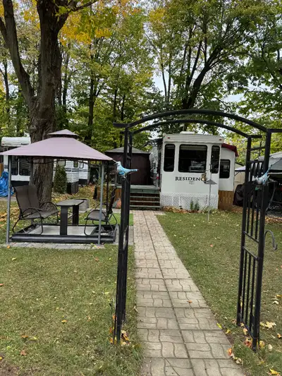 Modèle Résidence 2010, 41 ‘ parfait état Inclus thermopompe, foyer électrique et sofa lit dans le sa...