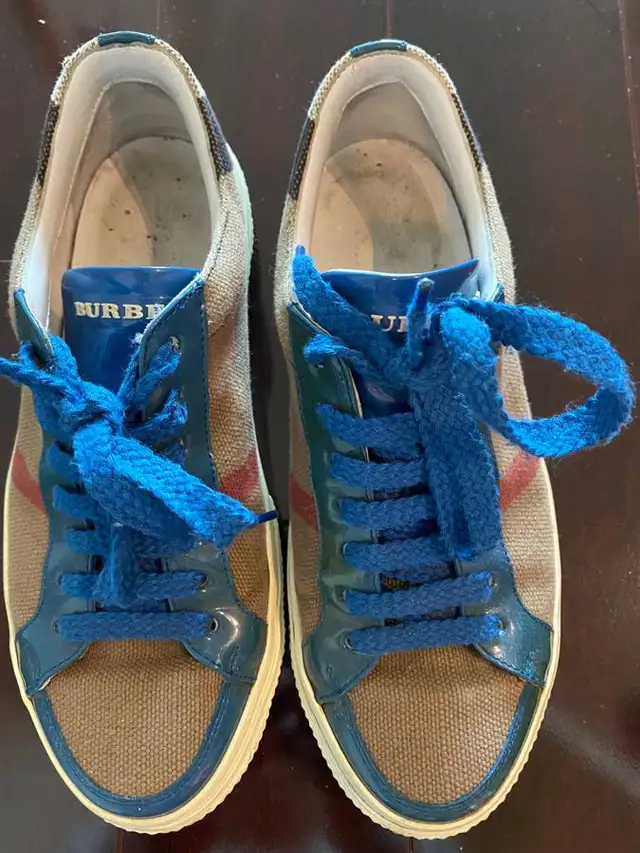 Burberry blue classic check sneaker size 35 - $120 in Women's - Shoes in City of Toronto - Image 2