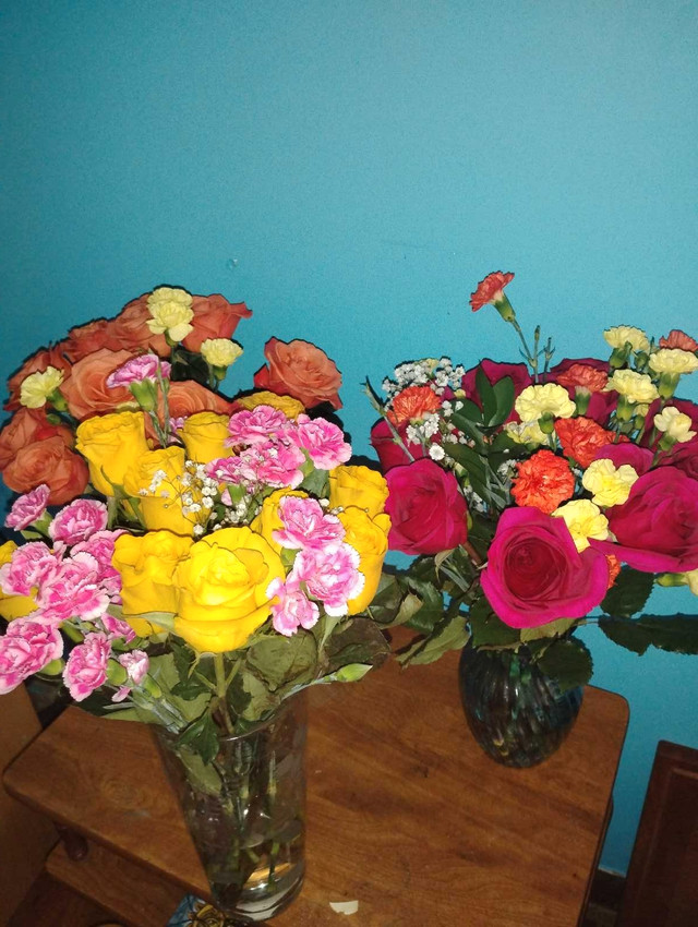 flowers and vase  in Other in Chatham-Kent - Image 2
