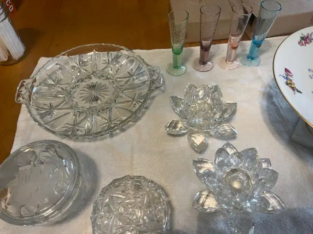 Plateau limoges, verre taillé , chandeliers, autre in Kitchen & Dining Wares in City of Montréal - Image 3