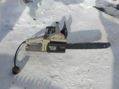 Mastercraft 120 volt electric chainsaw. 14 inch bar. Unit is in good working order. Easy to use. Mad...