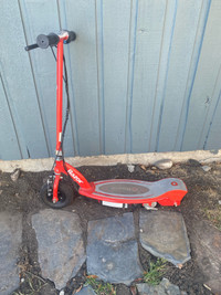 ELECTRIC SCOOTER WITH CHARGER