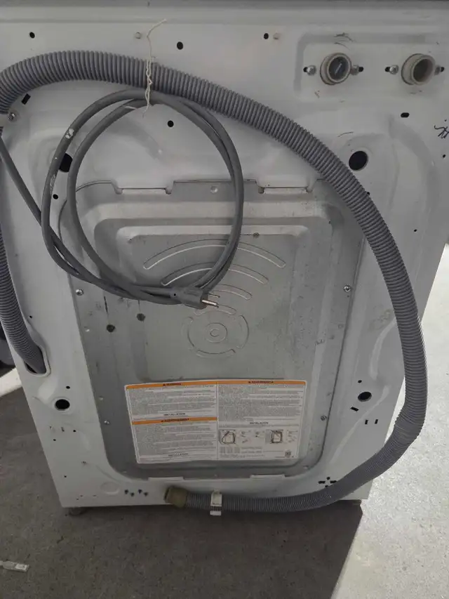 LG Washer Dryer All-in-One 24 Inch in Washers & Dryers in Ottawa - Image 4