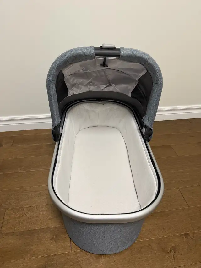 UPPAbaby Vista V2 Stroller in Strollers, Carriers & Car Seats in Hamilton - Image 7