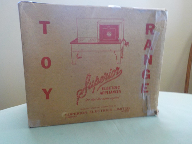 Collectible Vintage Toy Electric Range in Arts & Collectibles in Oshawa / Durham Region - Image 2