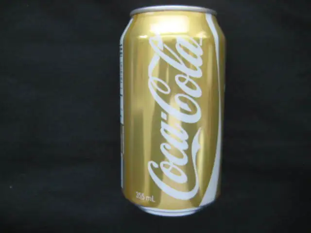 Coca Cola Gold Medal Hockey Vancouver 2010 Olympics Full Can in Arts & Collectibles in Oakville / Halton Region - Image 3