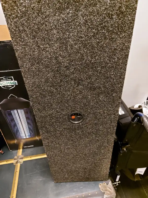 Paragqan sub box in Speakers in Edmonton - Image 4