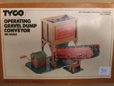 Plastic model. 1:87 scale. Conveyor belt has dried out and cracked into several pieces. Please view...