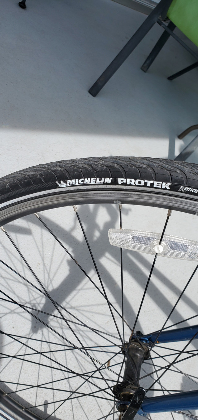 Une des meilleures marques de vélo hybride!, 21 vitesses dans De route  à Ville de Québec - Image 2