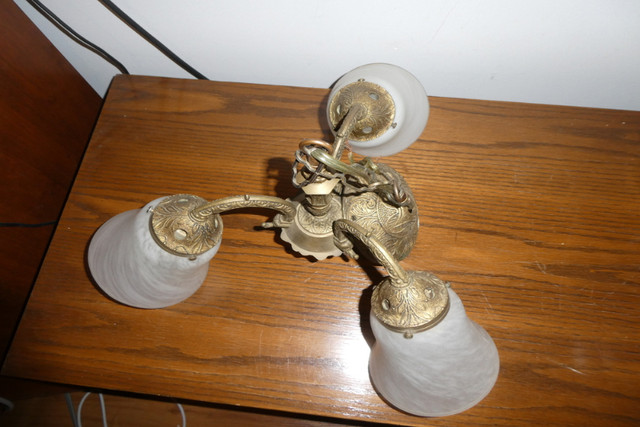 Luminaire ancien en laiton (brass) dans Art et objets de collection  à Laurentides - Image 2