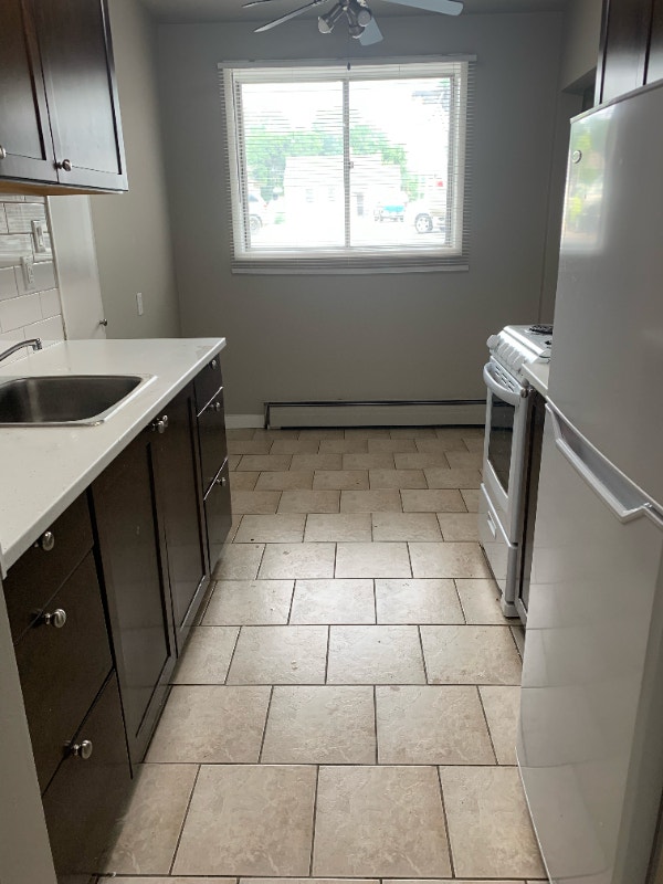 One Bedroom For Rent. Pet Friendly, 250 Signing Incentive Long Term