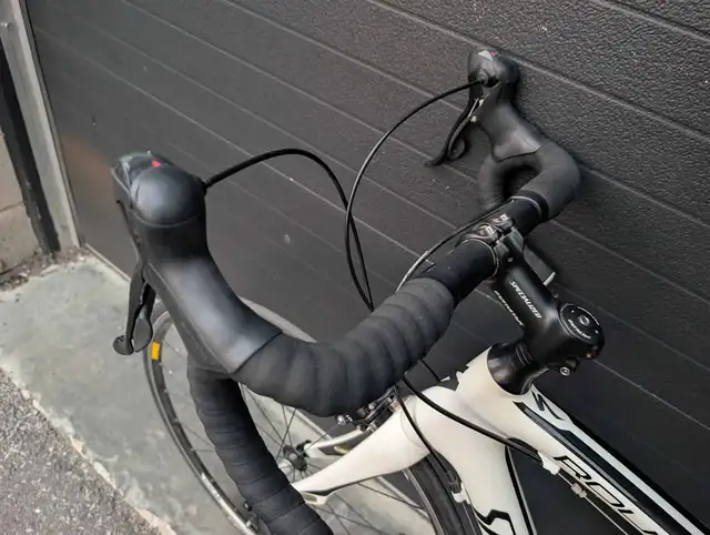 Specialized Roubaix Carbon Fibre Road Bike Small in Road in Markham / York Region - Image 8