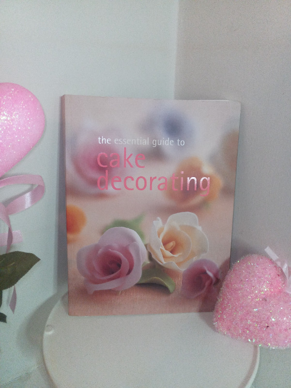 The Essential Guide to Cake Decorating by Jane Price 2004 in Hobbies & Crafts in Fredericton
