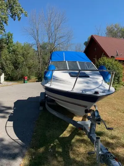 Bayliner Esco WT2 + trailer, lightly used, anchor and additional propeller included.