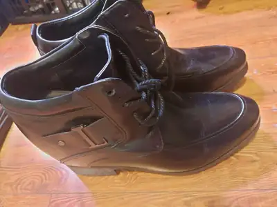 Chaussures formelles réhaussantes Bugarri Chaussures élégantes de marque Bugarri, offrant une élévat...